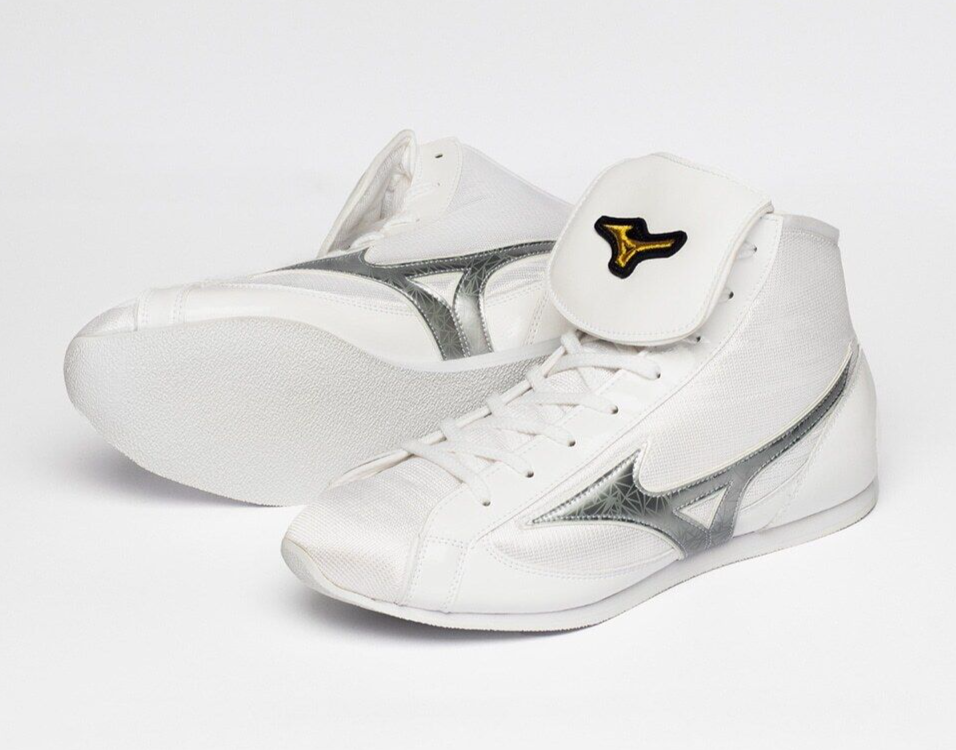 MIZUNO Boxing Shoes Finisher LOW White x Silver – FIGHT 2 FINISH MIZUNO Boxing Shoes Finisher LOW White x Silver – FIGHT 2 FINISH